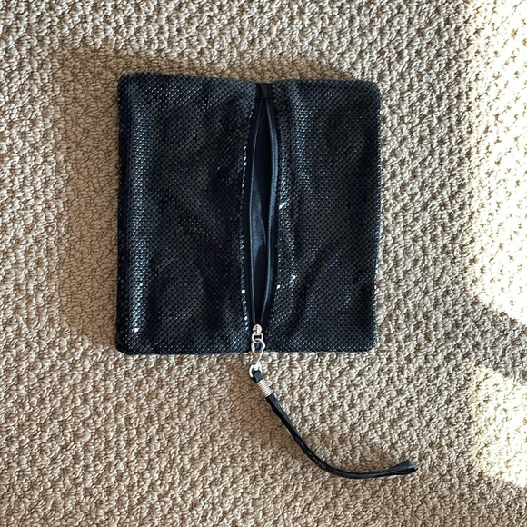 Black mesh wristlet - Picture 2 of 8